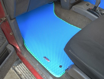Ворсовые коврики на Toyota Hilux V 1988 - 1997 в Иркутске