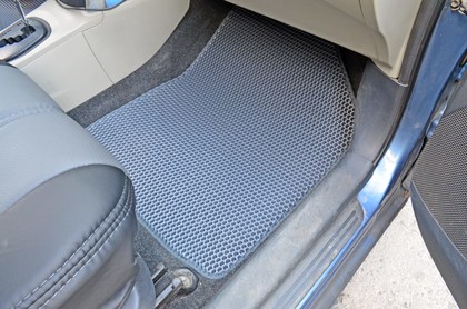 Ворсовые коврики на Toyota Yaris II 2005 - 2011 в Иркутске