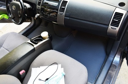 Ворсовые коврики на Toyota Prius (20) 2004 - 2009 в Иркутске