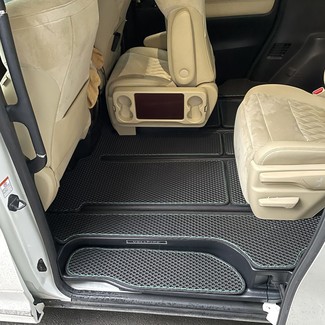 Коврики на Toyota Vellfire (H30) 2015 - 2023 в Иркутске