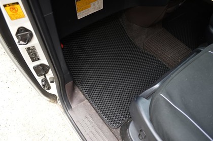 Ворсовые коврики на Toyota Porte II 2012 - 2020 в Иркутске