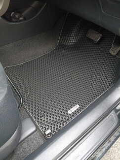 Ворсовые коврики на Toyota Corolla Axio (E14) 2006 - 2012 в Иркутске Ворсовые коврики на Toyota Corolla Axio (E14) 2006 - 2012 в Иркутске