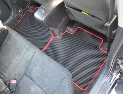 Ворсовые коврики на Toyota Yaris II 2005 - 2011 в Иркутске