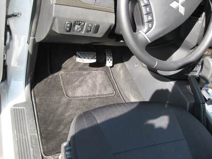 Ворсовые коврики на Mitsubishi Pajero IV 2006 - 2021 в Иркутске