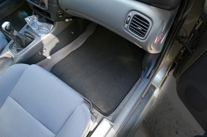 Ворсовые коврики на Nissan Almera II (N16) 2000 - 2006 в Иркутске