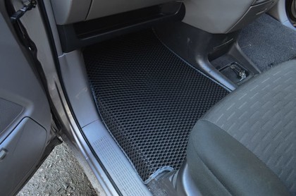 Коврики на Toyota Voxy (R60) 2001 - 2007 в Иркутске