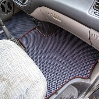 Коврики на Mitsubishi Space Gear 1994 - 2007 в Иркутске