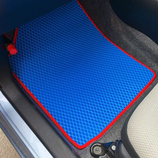 Коврики на Toyota Vitz III 2010 - 2020 в Иркутске