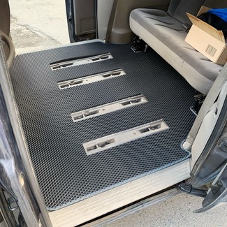 Коврики на Chrysler Voyager (RG) 2000 - 2008 в Иркутске